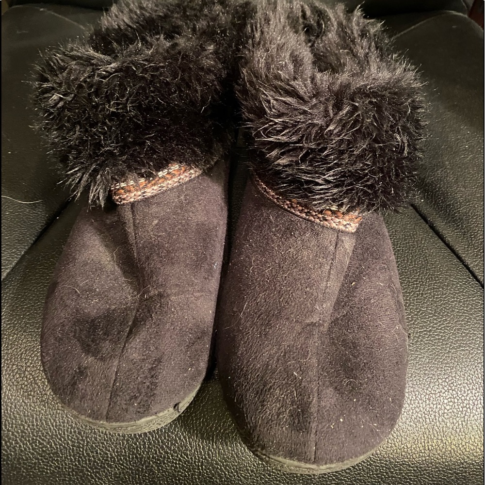 Isotoner Boot Slippers Black Size 8.5/9